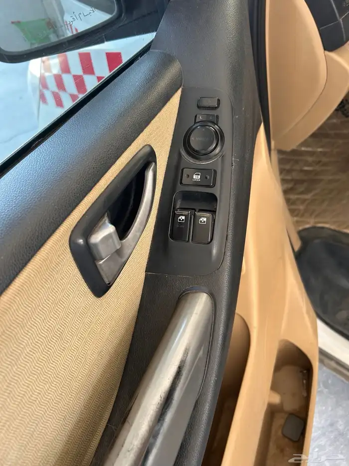 سيارة هيونداي H 1 مجهز اسعاف كامل 12