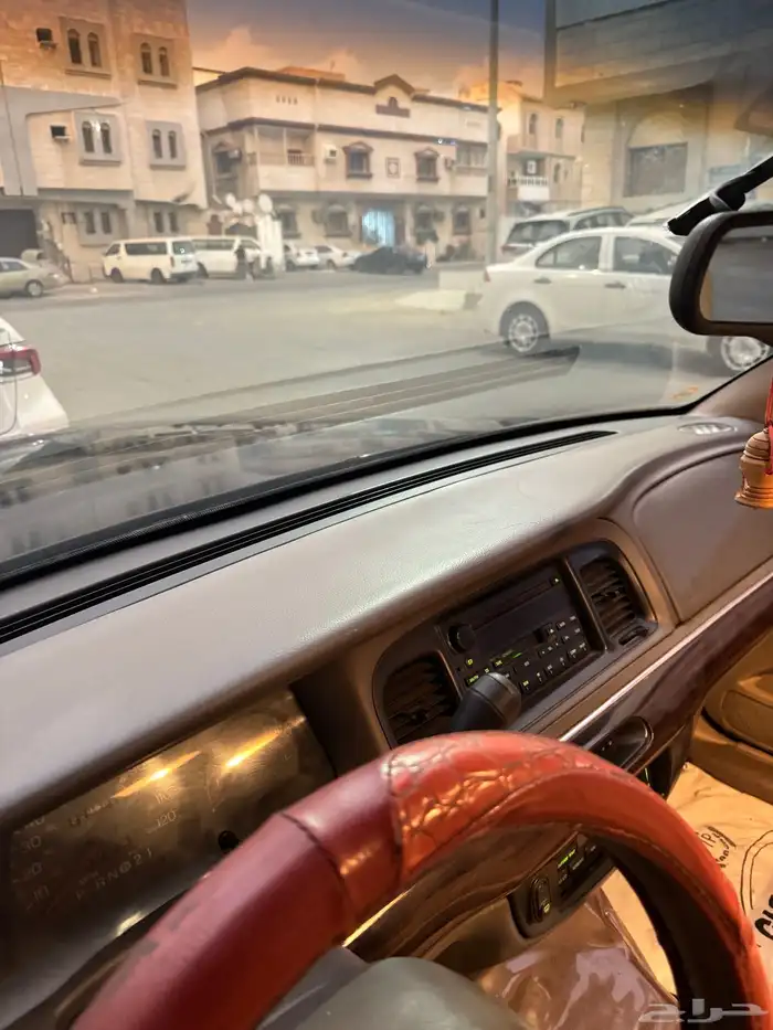 فورد جراند ماركيز 2003 بحالة ممتازه 10