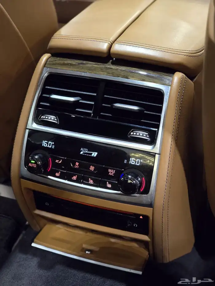 بي ام دبليو 740Li موديل 2016 بحالة ممتازة 11