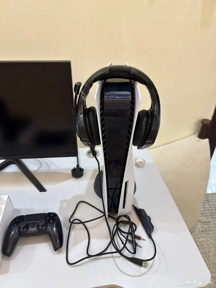للبيع سوني 5 مع شاشه ومايك وستاند مايك وسماعه 3
