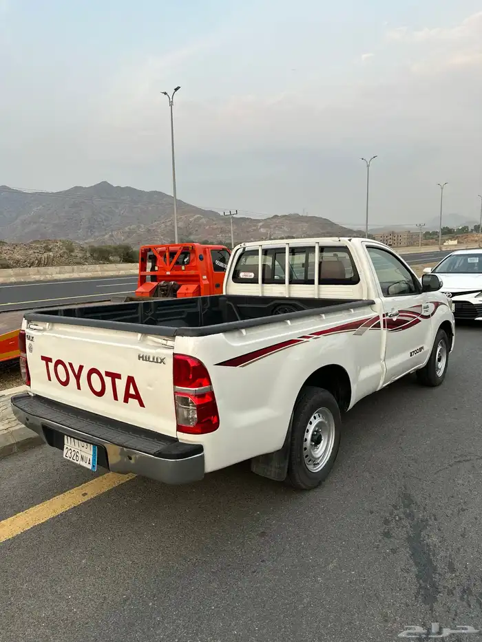 هايلوكس 2015 بنزين فل كامل ماشي 605 محايل عسير 10