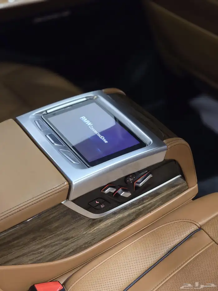 بي ام دبليو 740Li موديل 2016 بحالة ممتازة 9