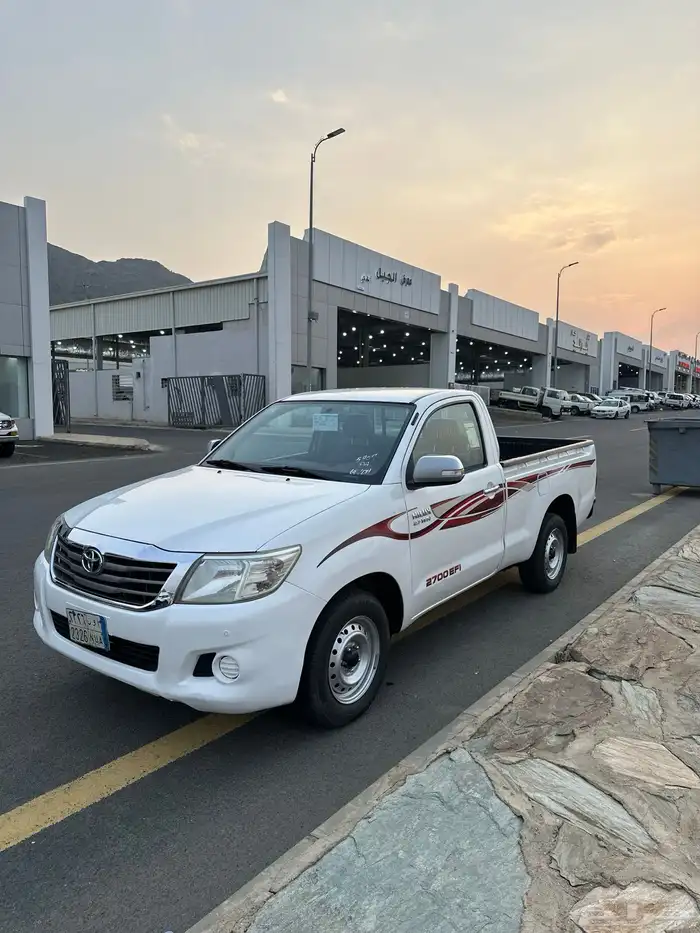 هايلوكس 2015 بنزين فل كامل ماشي 605 محايل عسير 5