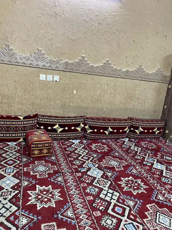 كنب مشب نظيف وشبه جديد ابي فيه500 ريال الجاد ياخذه 0