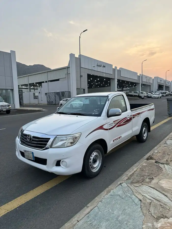 هايلوكس 2015 بنزين فل كامل ماشي 605 محايل عسير 4