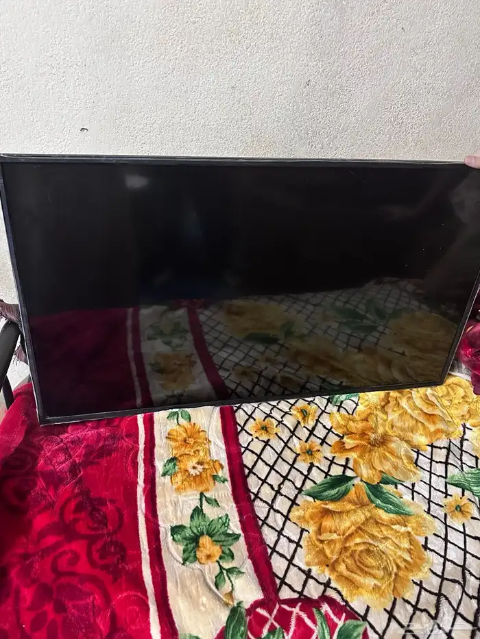 يوجد ليدينا 3 شاشات مقاس 50 و 55 و60 للبيع مجددين محل 0