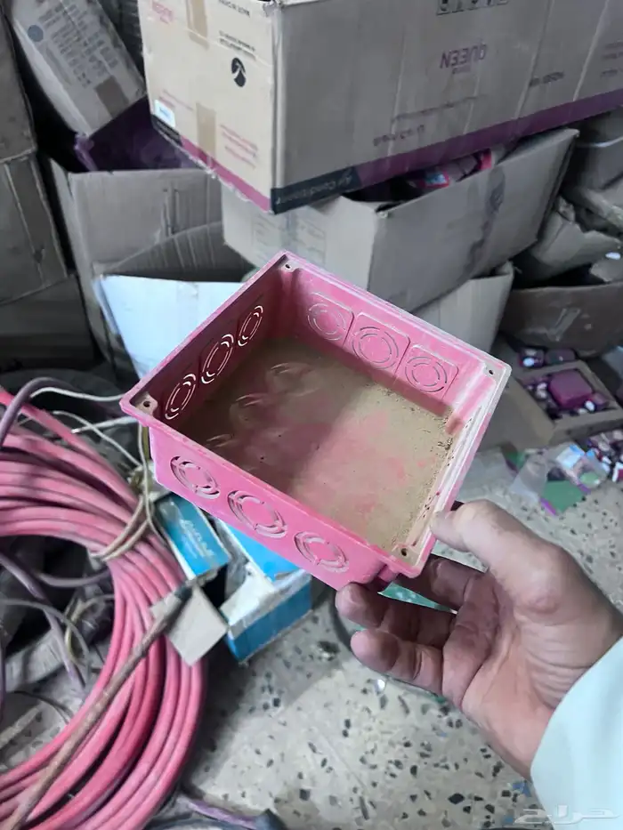 ادوات كهرباء وادوات سباكة ومخلفات حسب الصور 4