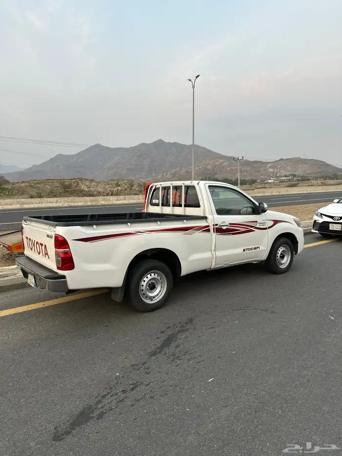 هايلوكس 2015 بنزين فل كامل ماشي 605 محايل عسير 11