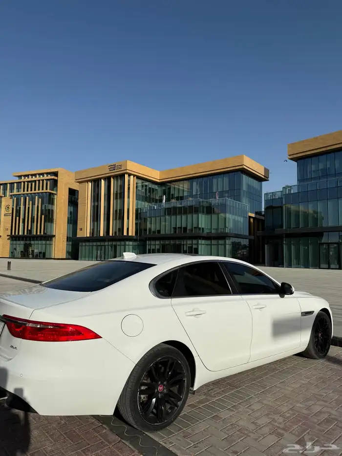 جاكوار XF 2018 7