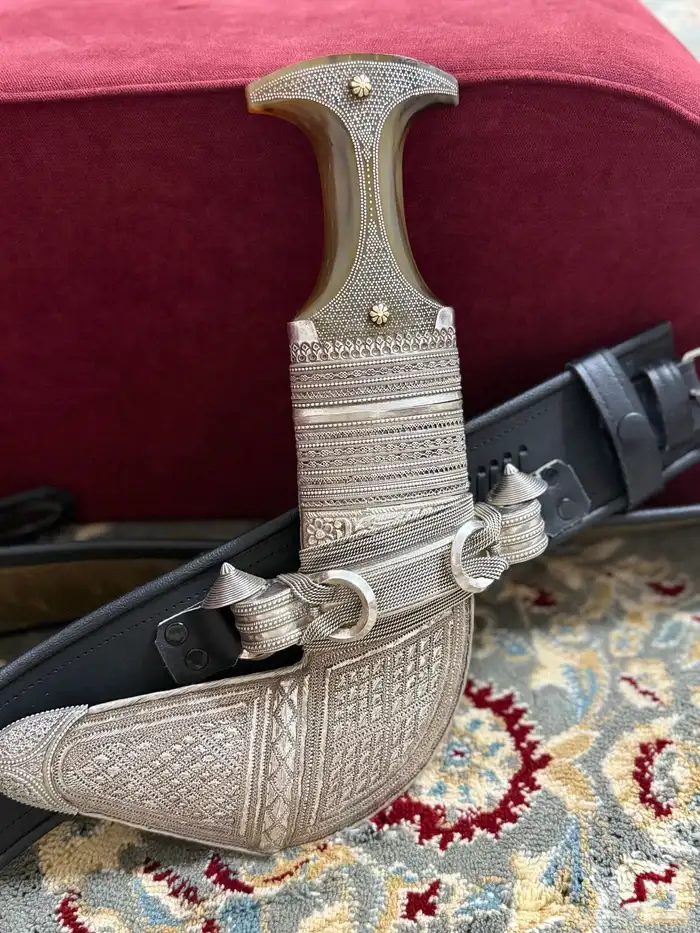 جنبيه الصب فضه والراس قرن مشروطه الراس والي 0