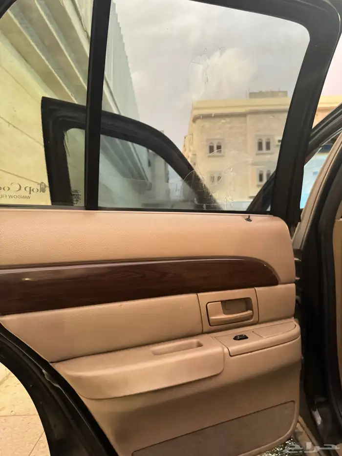 فورد جراند ماركيز 2003 بحالة ممتازه 14
