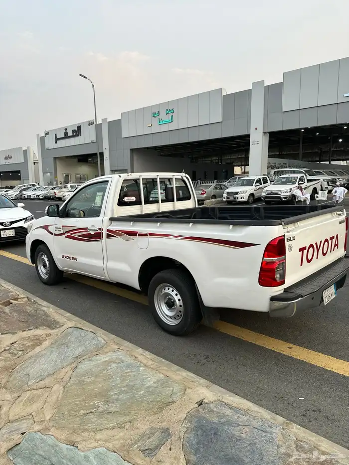 هايلوكس 2015 بنزين فل كامل ماشي 605 محايل عسير 8