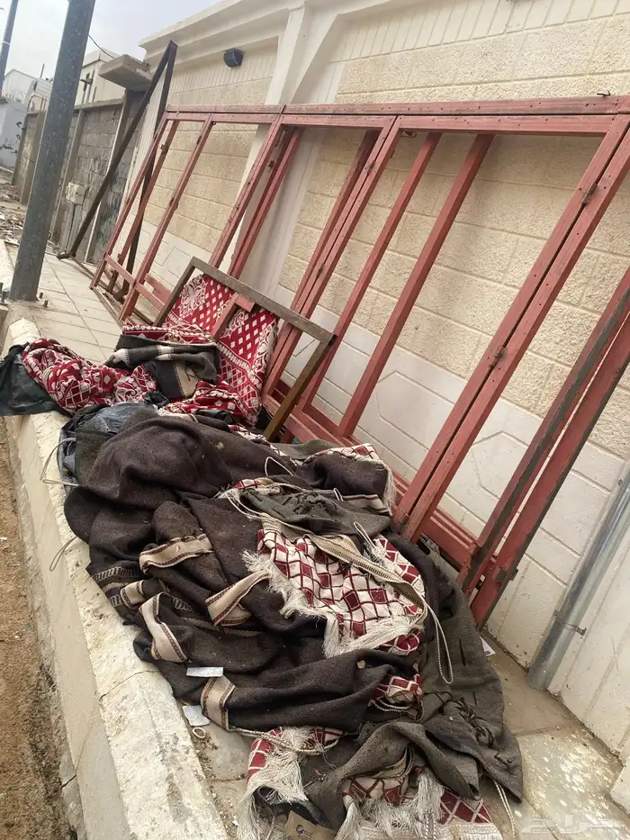 بيت شعر 4في 6 يثبت على حديد مفصلات بدون وتد ولا حبال مستخدم 0