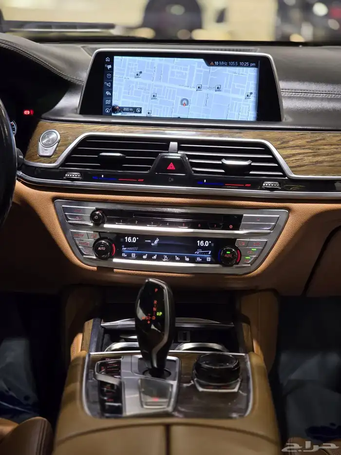 بي ام دبليو 740Li موديل 2016 بحالة ممتازة 13
