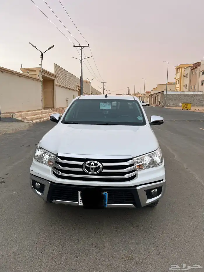 تويوتا هايلوكس GLX2 2023 قير عادي بنزين 6