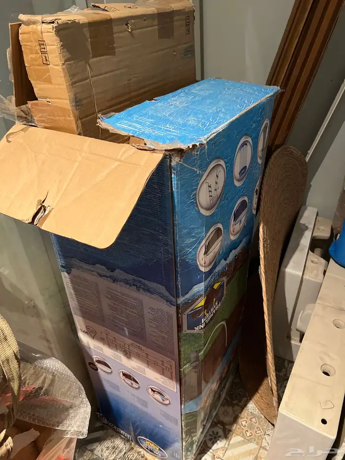 مسبح كبير استخدام قليل شبه جديد 4