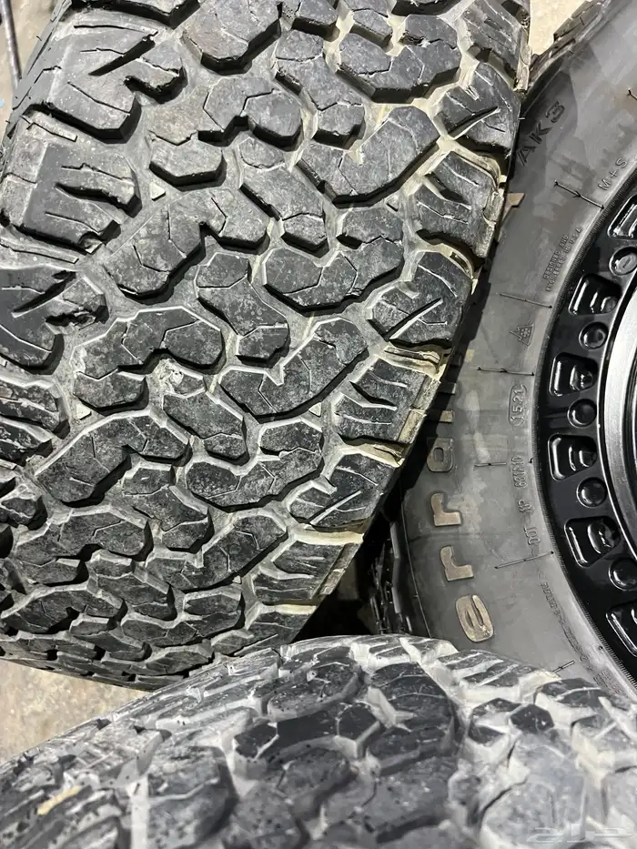 جنوط فيولا مقاس 17 اسود مع كفرات حجرية ود وأي نضيفه بالمره 23