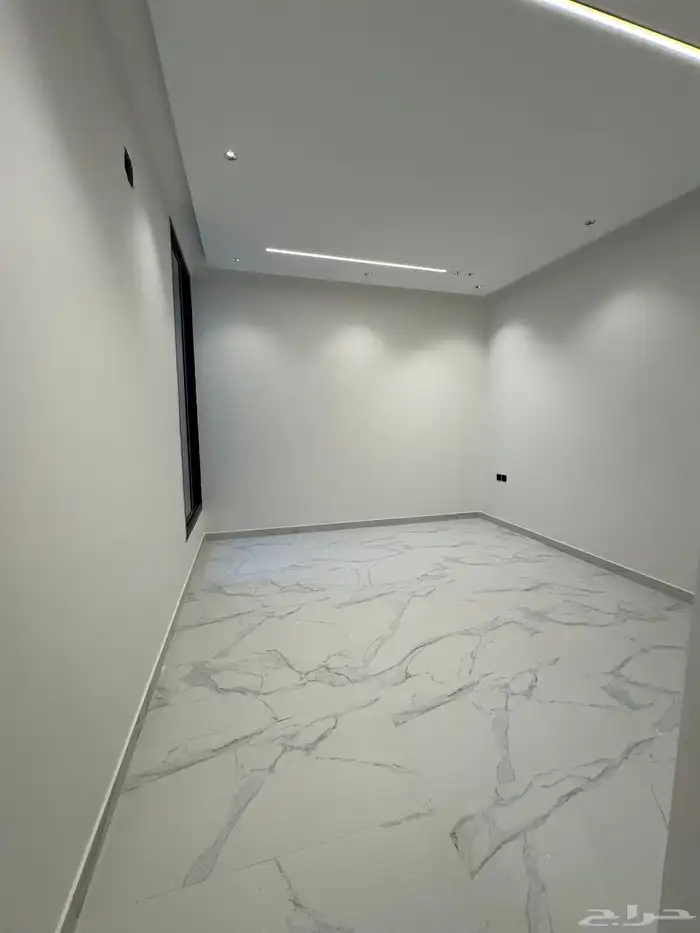 دور ارضي مساحه مميزه حي الجنادريه 14