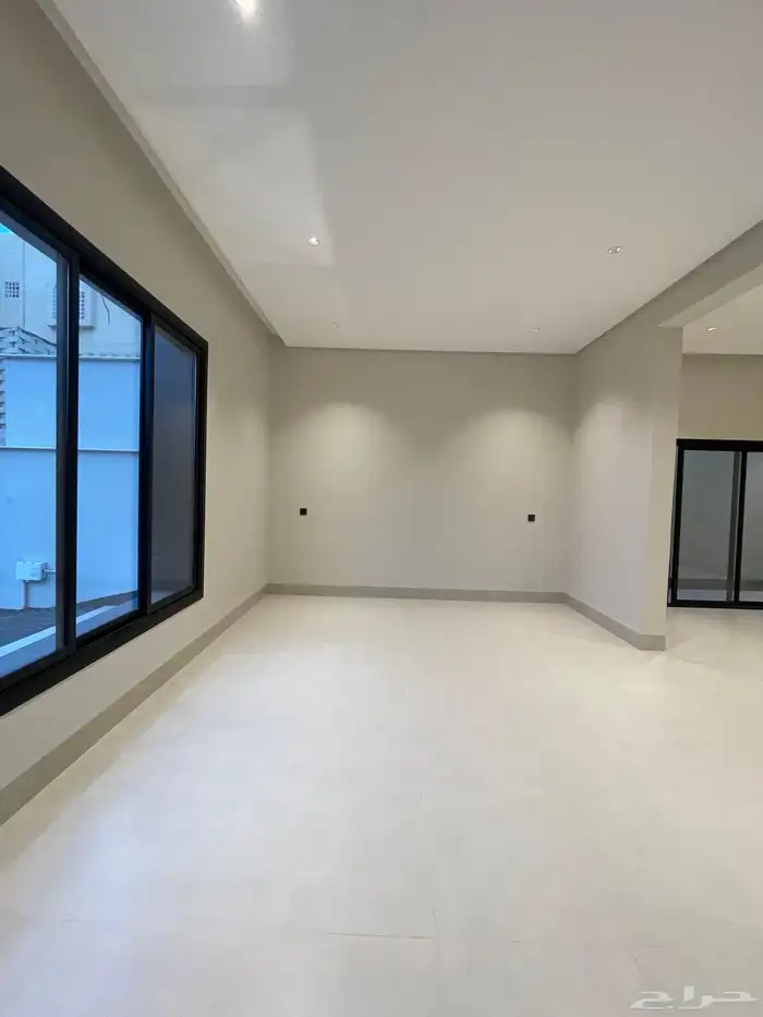 شقق ارضيه وعلويه بااسعار تبداء من 490 الف باالقرب من المطار 7