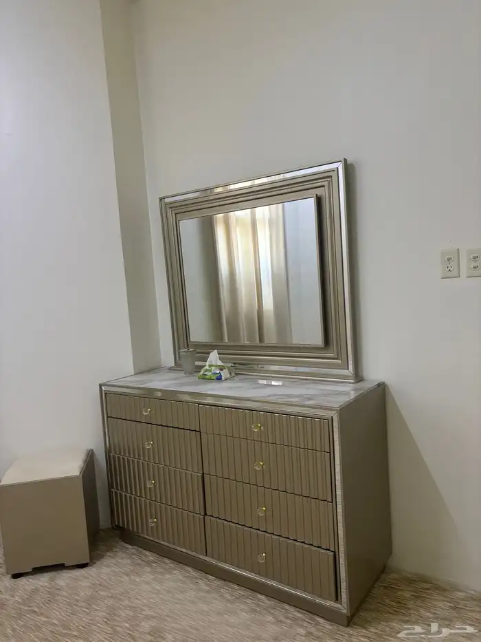 اثاث معا اجهزتها الكهربائية على الشرط 2