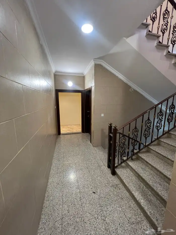 عمارة للايجار بالكامل مجدده وجاهزه ( امام قطار الحرمين ) 4