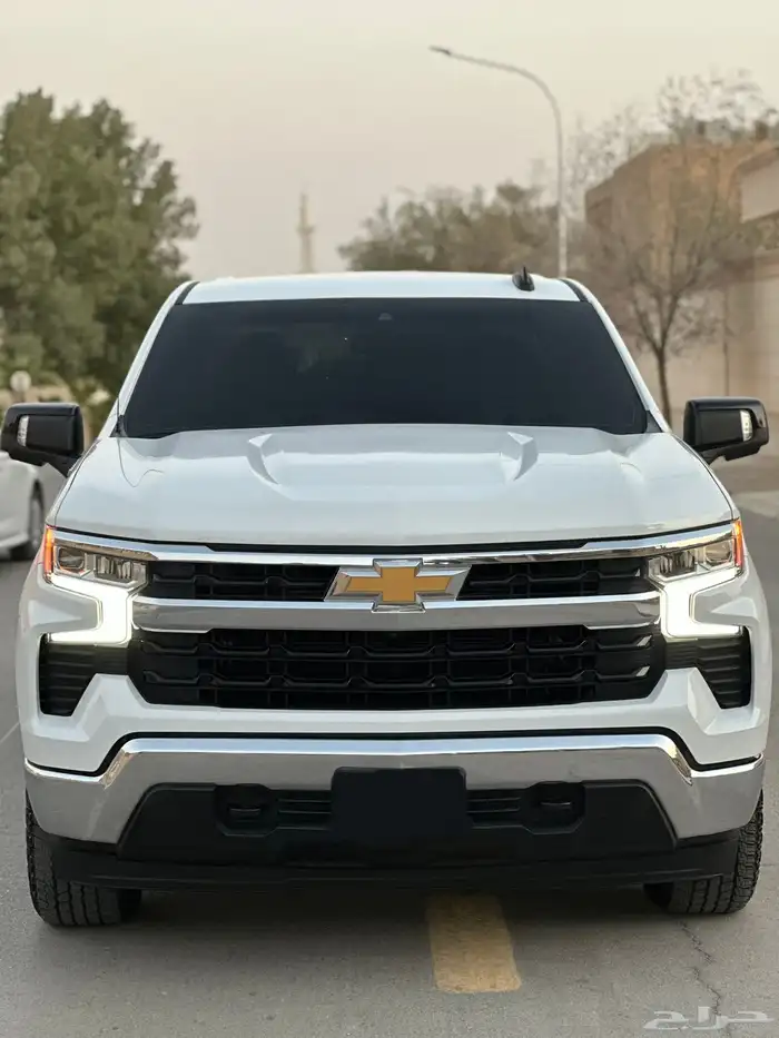 سلفردو 2022 ماشي 26 الف فقط 4 ابواب 8 سلندر قير ارضي 36