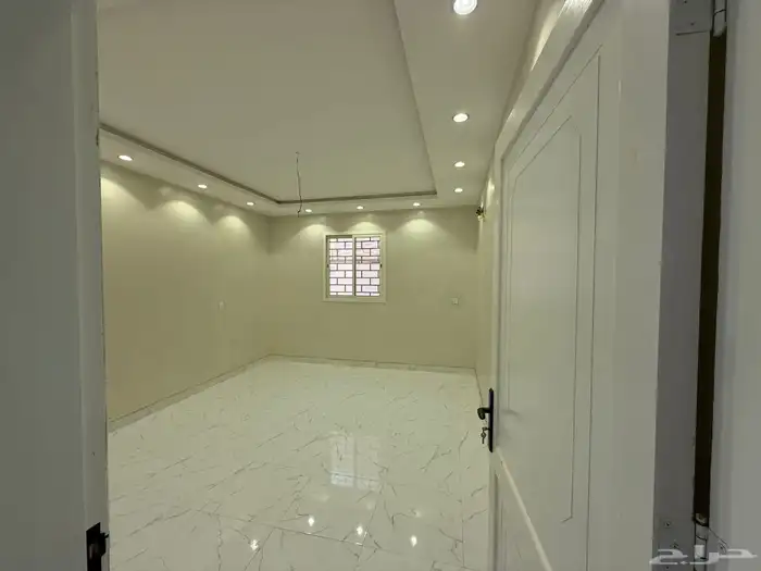 للإيجار دور أرضي من خمس غرف باليرموك بتبوك 1