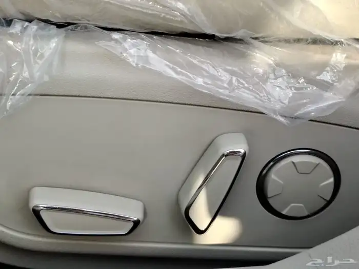فورد لينكولن نظيف للمستخدم 4 سلندر للبيع اوالبدل ب7 راكب 21