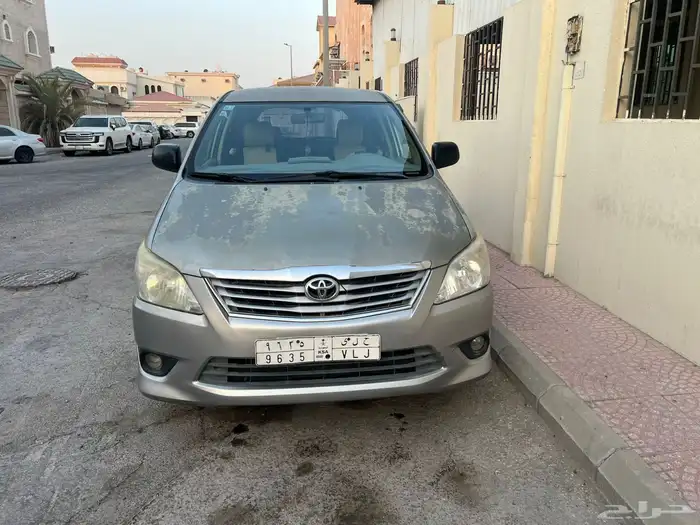 للبيع تيوتا انوفا موديل 2015 2