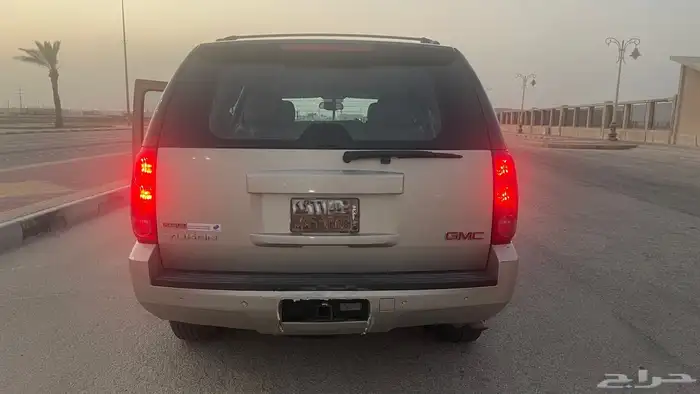 يوكن ذهبي قصير 2012 3