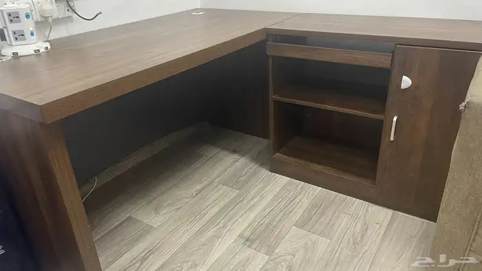 مكتب و كراسي مستعمل للبيع 3