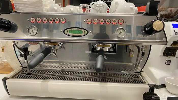 مقهى كوفي قهوة مختصه تم البيع ودفع العمولة 11