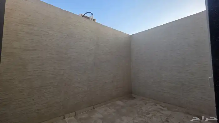 شقة حي طويق اربع غرف بسطح 8