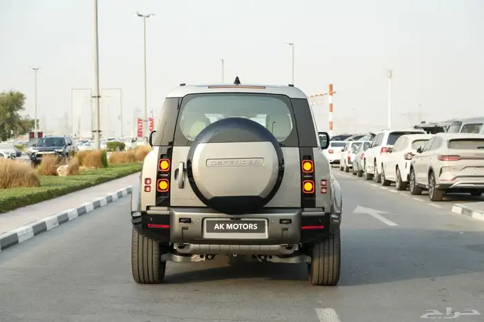 2025 Defender P400 HSE X Dynamic V6 ضمان خمس سنوات جديد 4