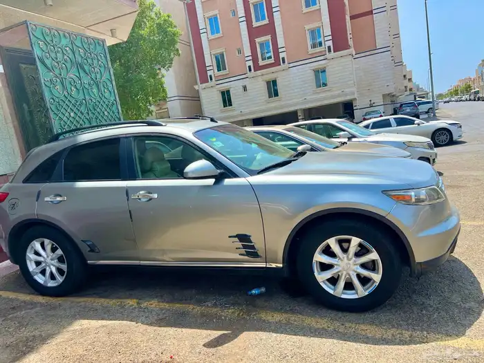 سياره انفنيتى FX35 0