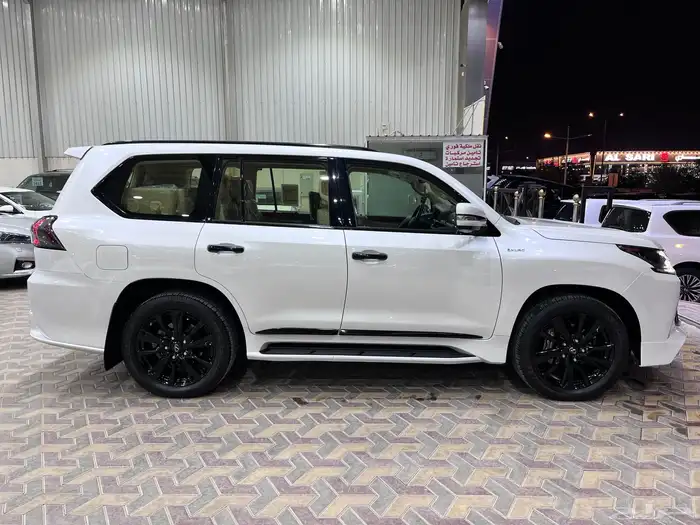 للكزس LX570 بريمي بلاك ايديشن 2020 3