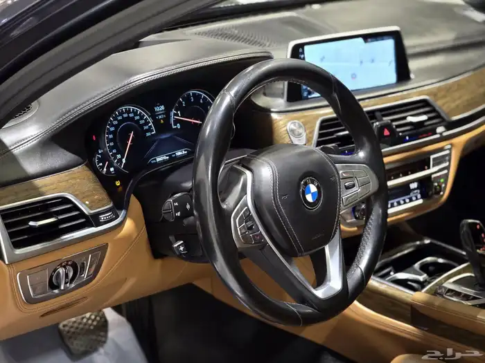 بي ام دبليو 740Li موديل 2016 بحالة ممتازة 16