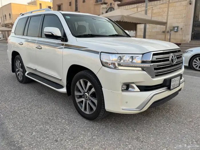 للبيع VXR موديل 2017 . 5 7 0