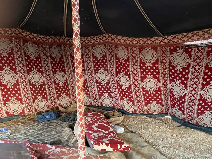 للبيع اغراض مخيم وبيوت شعر نظيفه 4