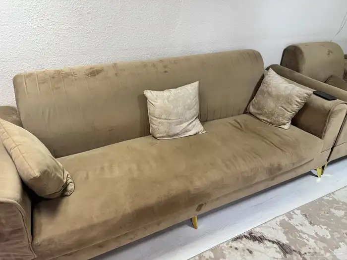 للبيع كنب بحالة جيدة 1