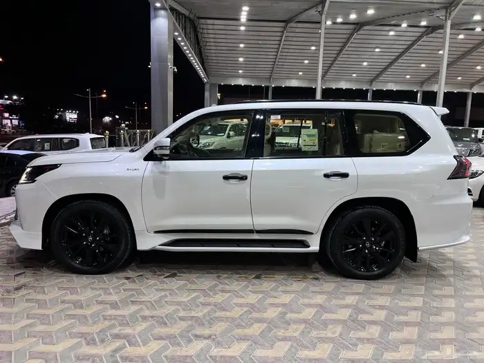للكزس LX570 بريمي بلاك ايديشن 2020 4