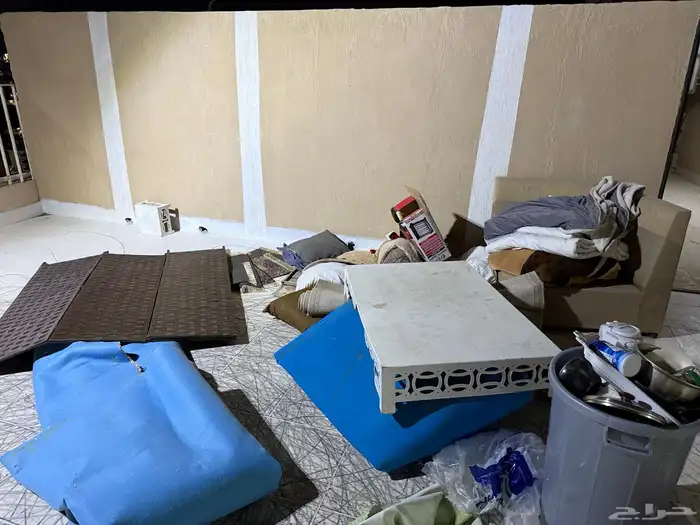 اغراض للبيع فرش و بعض من المواعين 0