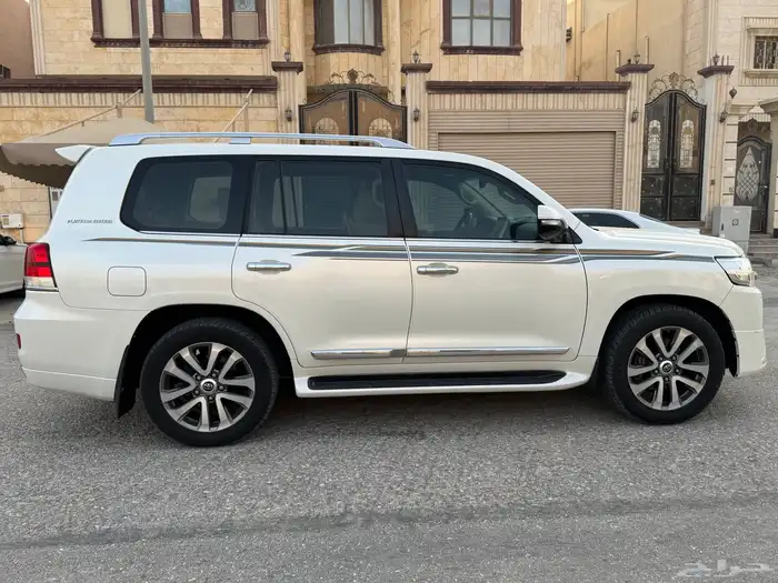 للبيع VXR موديل 2017 . 5 7 6