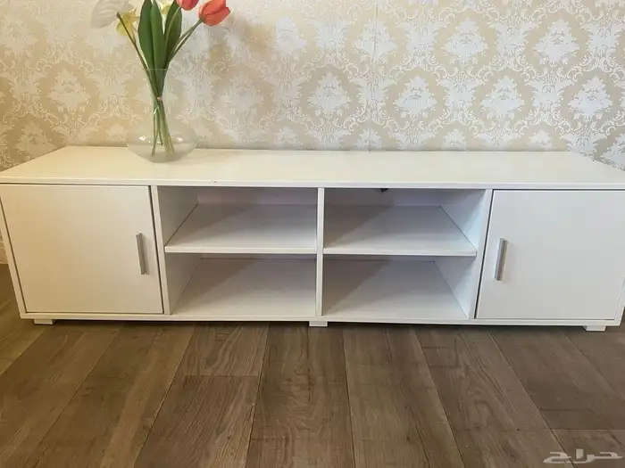 طاولة استخدام بسيط نظيف وكنب حرفL 0