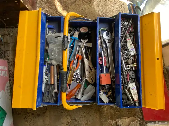للبيع سجل تجاري وسياره وفني 13
