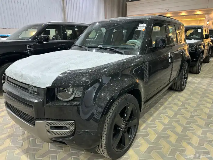 لاندروفر - ديفندر HSE V6 موديل 2025 3