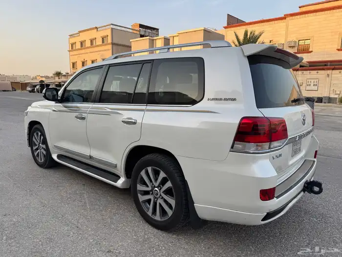 للبيع VXR موديل 2017 . 5 7 3