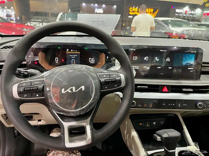 كيا K5 استاندر مطور 2025 10