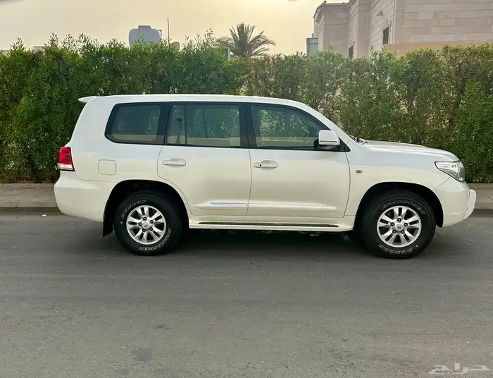 لاندكروزر GXR 3 2010 8