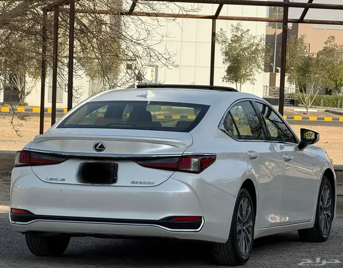 لكزس ES300h 2023 ممشى (58) الف 3